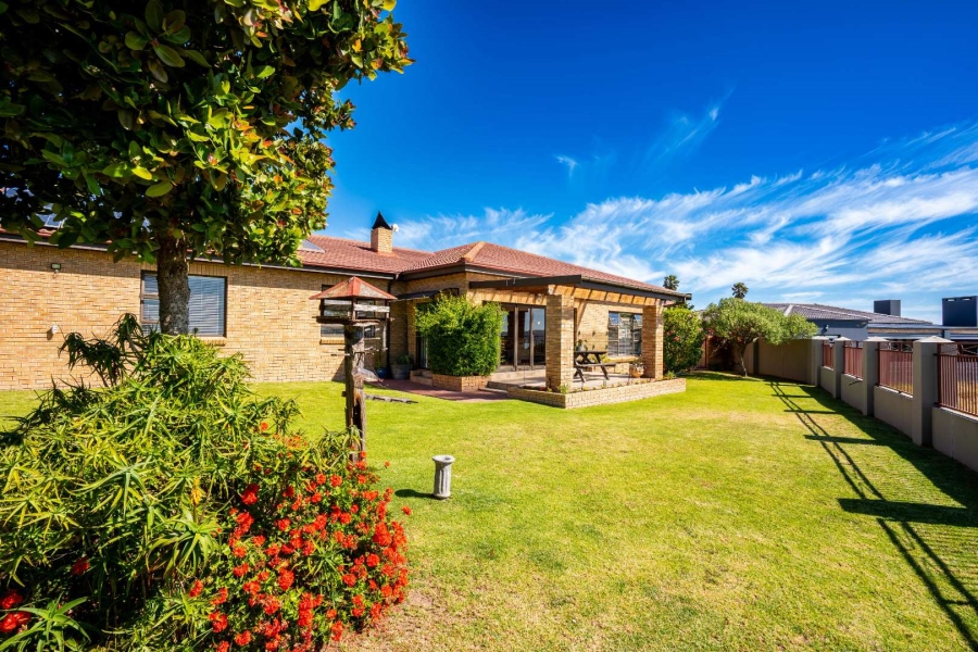 4 Bedroom Property for Sale in Myburgh Park Fase 2 Western Cape